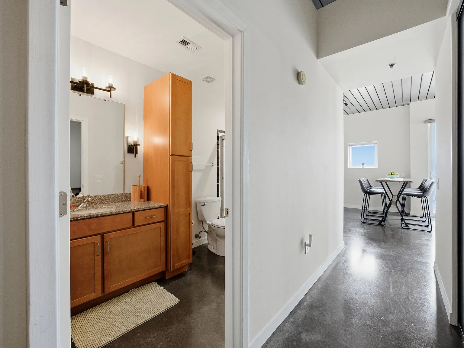 2 bed, 1131 sqft, $3,000 — Photo 4