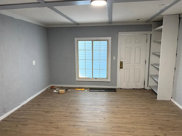 375 Allyn St — Photo 8