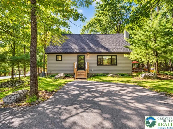 245 Somerset Dr, East Stroudsburg, PA 18301