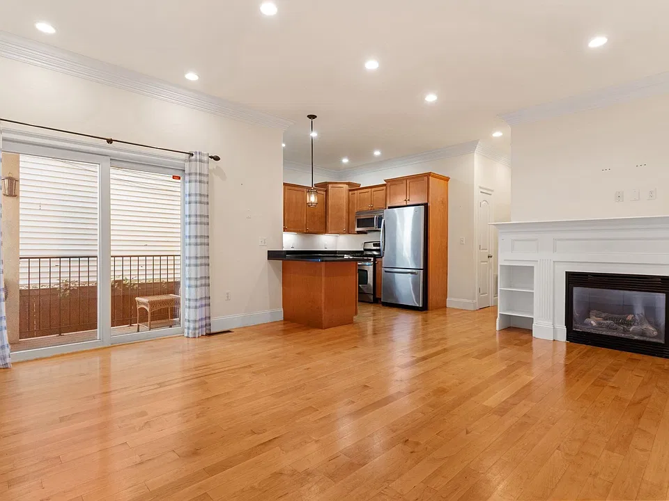 152 H St #1