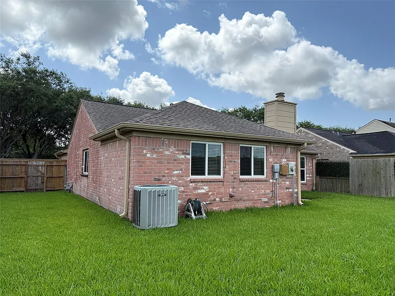 2806 Great Lakes Ave — Photo 14