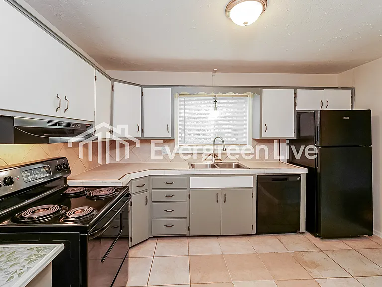 8815 Kentucky Ave — Photo 7
