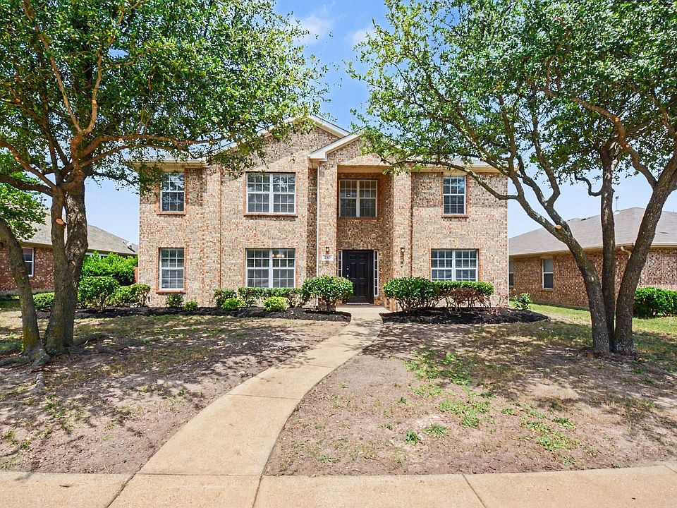 1st image of 210 Trees Dr