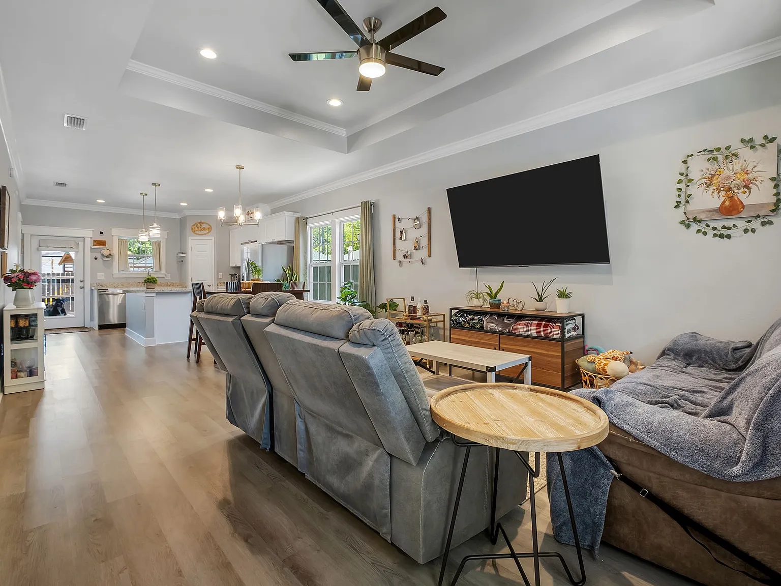 3 bed, 1340 sqft, $2,100 — Photo 4