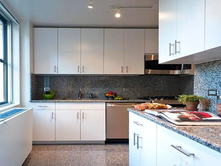 1755 York Ave #4M — Photo 3