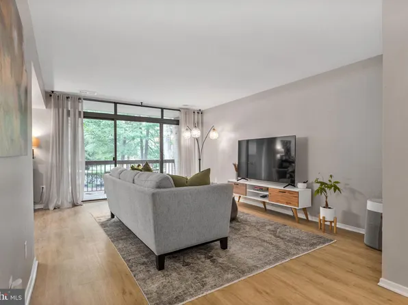 1646 Parkcrest Cir, Reston, VA 20190