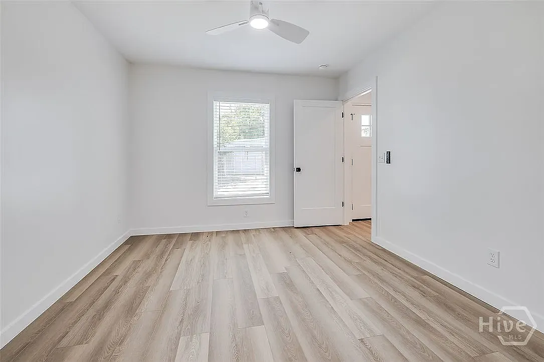 2 bed, 1000 sqft, $1,850 — Photo 3