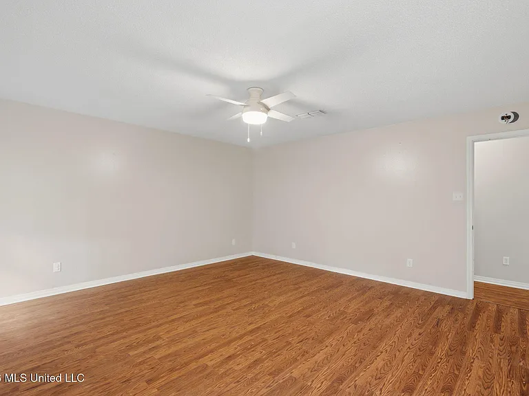 122 Booth Cir — Photo 15