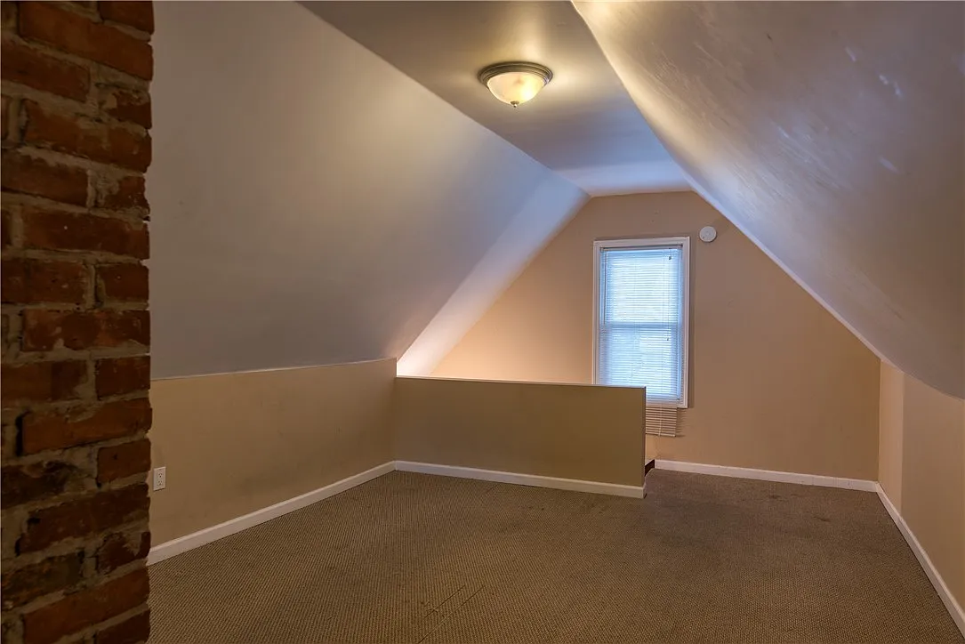 3 bed, 1.0 bath, 1102 sqft, $1,800 — Photo 2