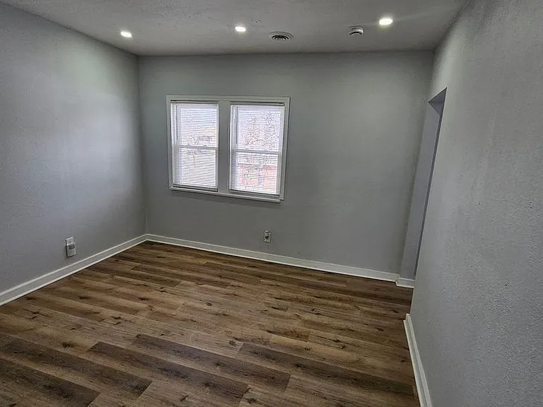 1917 W Atkinson Ave. - 4 Unit — Photo 2