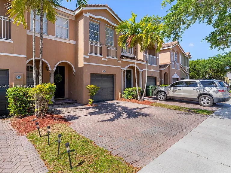 2583 SE 13th Ct — Photo 3