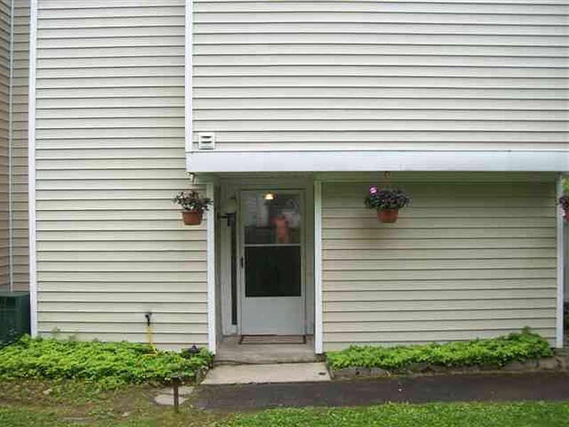 2nd image of 2004 ROCKPORT Court