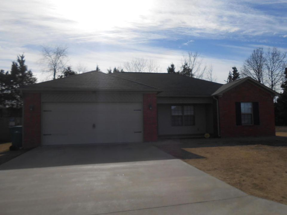 1st image of 1505 E 11th Cv