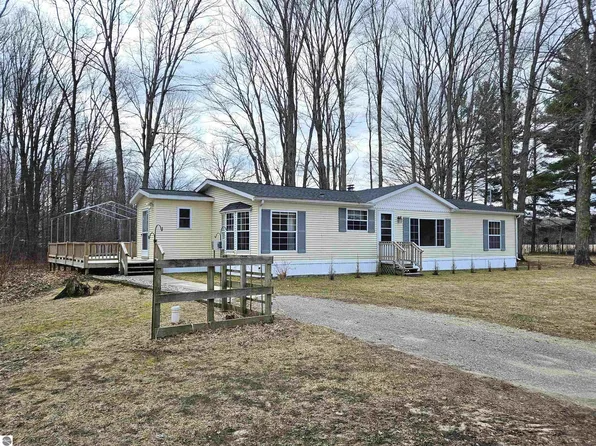 1459 W Houghton Lake Rd, Lake City, MI 49651