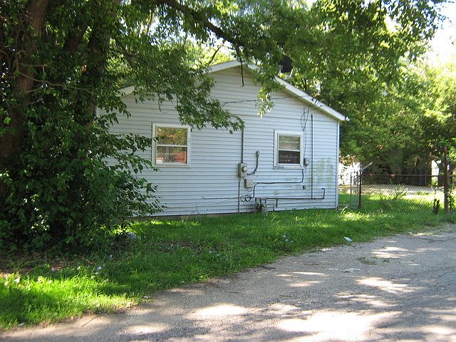 2nd image of 1515 Arthur Ave