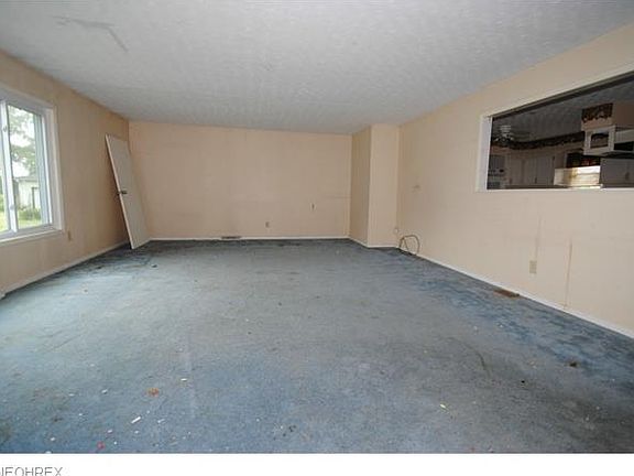 3rd image of 1571 Twinsburg Rd