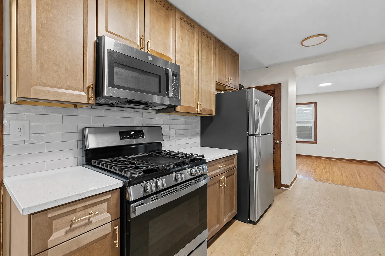 3 bed, 1650 sqft, $2,450 — Photo 4