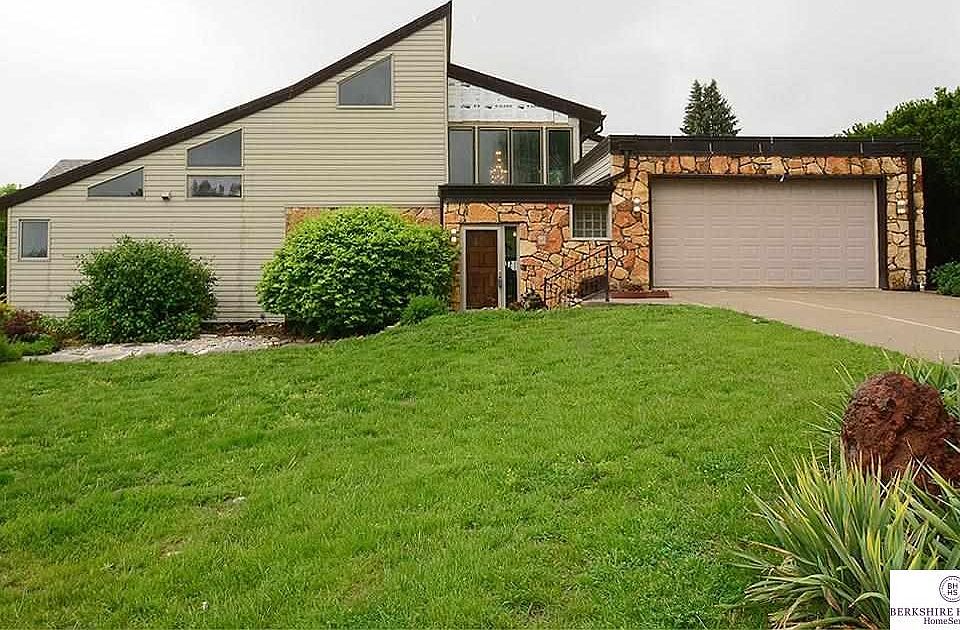 1st image of 21412 Honeysuckle Dr