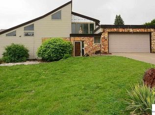 21412 Honeysuckle Dr, Elkhorn, NE 68022