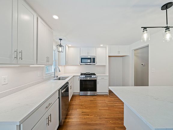4th image of 36 Vine St