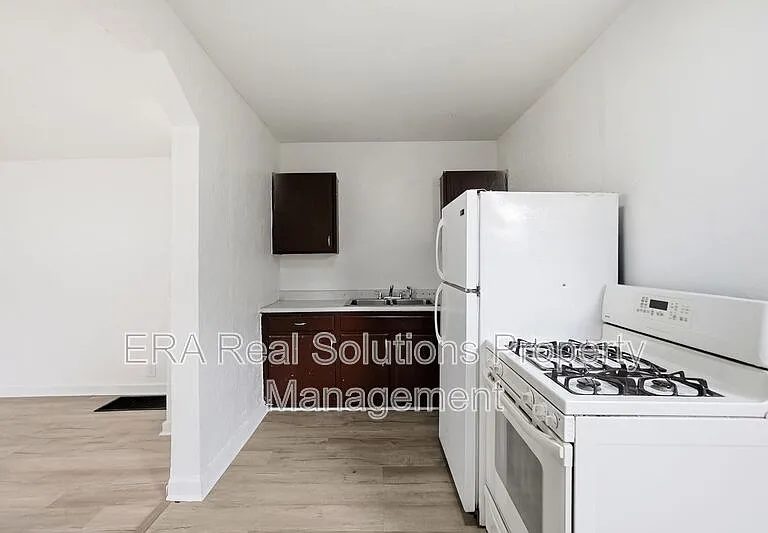 150 S Cypress Ave — Photo 19