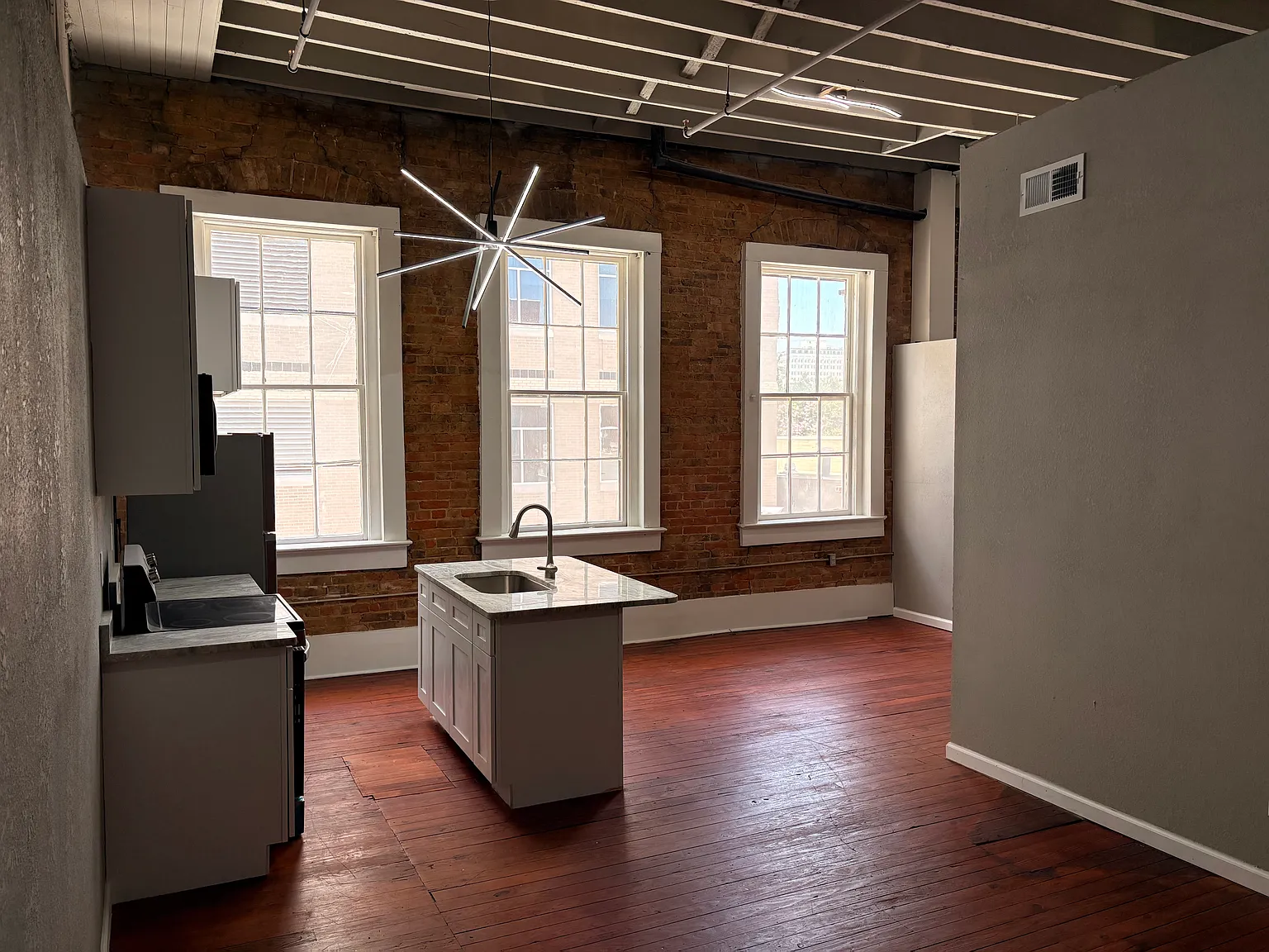 1 bed, 1082 sqft, $1,550 — Photo 2