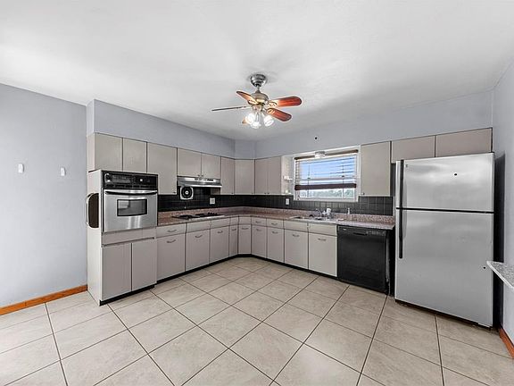 4th image of 3735 Koeln Ave