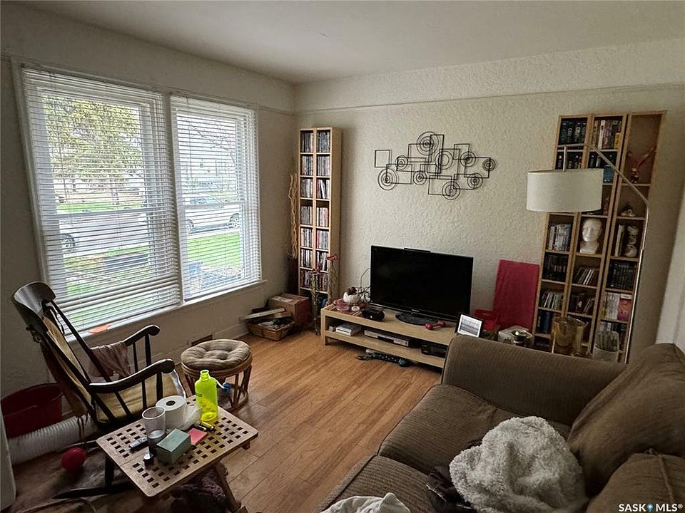 2nd image of 1021 Garnet St