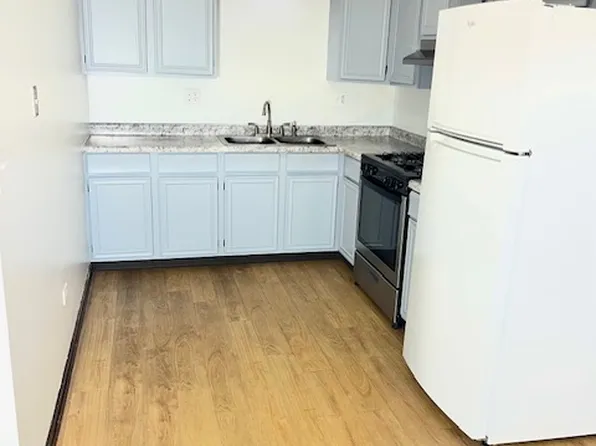 798 Pleasant Dr APT 3, South Elgin, IL 60177