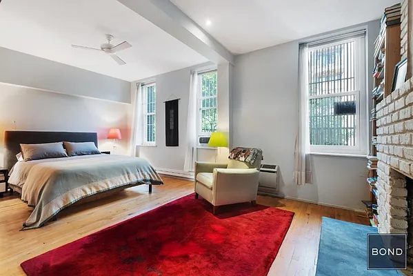 Sold by Bond New York | media 8