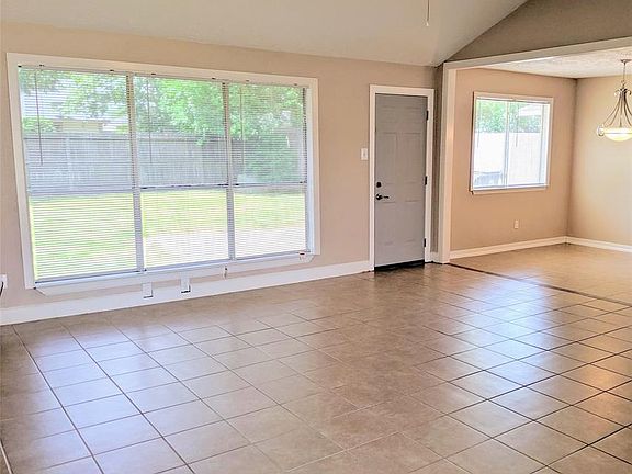 4th image of 2031 Highcrest Dr