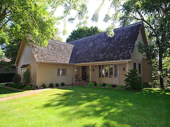 2nd image of 505 Martin Dr