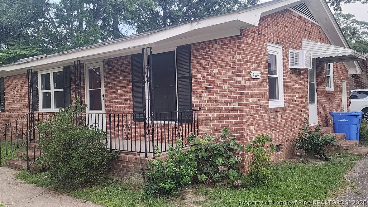 2 bed, 1.0 bath, 873 sqft, $900 — Photo 2