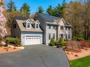 5 Golden Cir, Southampton, MA 01073
