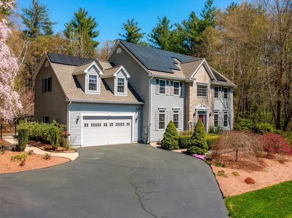 5 Golden Cir, Southampton, MA 01073