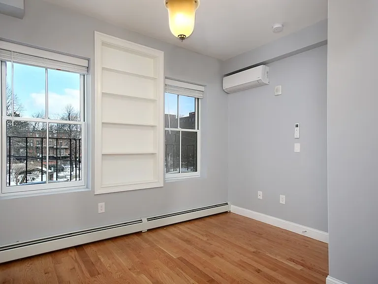 205 W Springfield St #2 — Photo 3