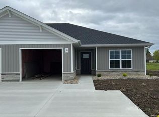 40 Marker Dr, Highland, IL 62249