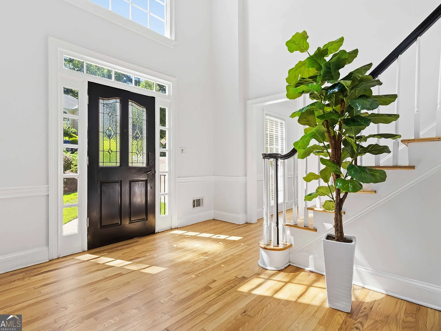 5 bed, 4.0 bath, 4524 sqft, $3,150 — Photo 2