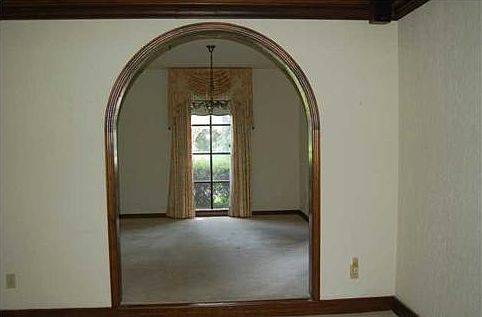 5th image of 203 Wood Bluff Dr