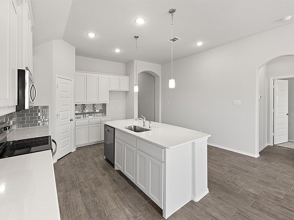 5th image of 225 Rosemary Dr