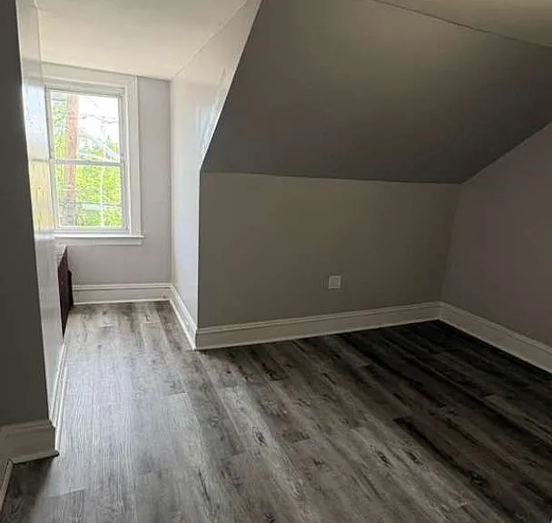 655 Franklin St — Photo 9