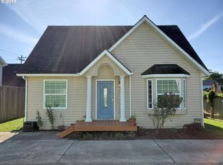 410 Delmonte Ave APT A, Tillamook, OR 97141