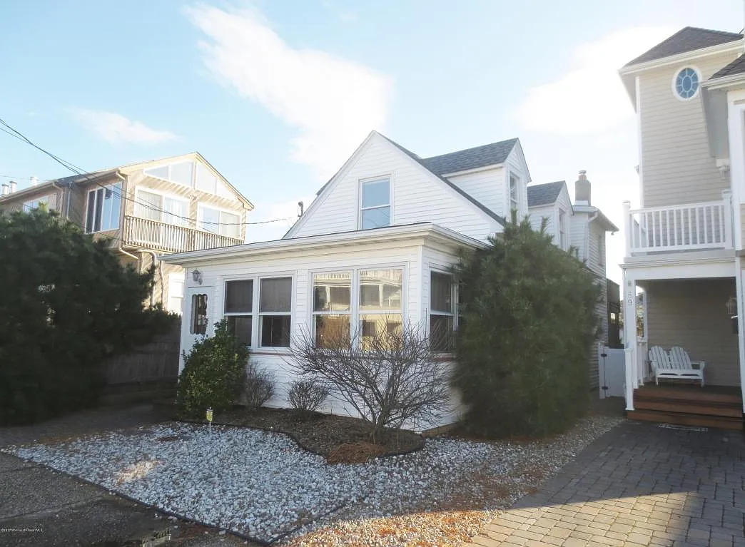 57 L St photo 1
