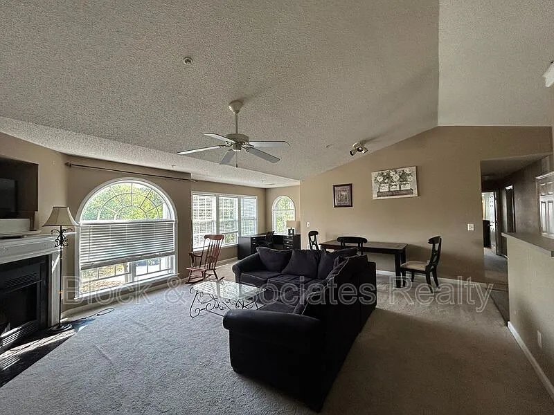 2 bed, 2.0 bath, $1,350 — Photo 3