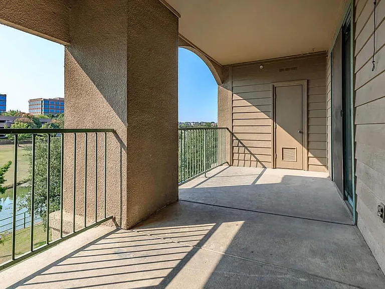Large Balcony/Patio