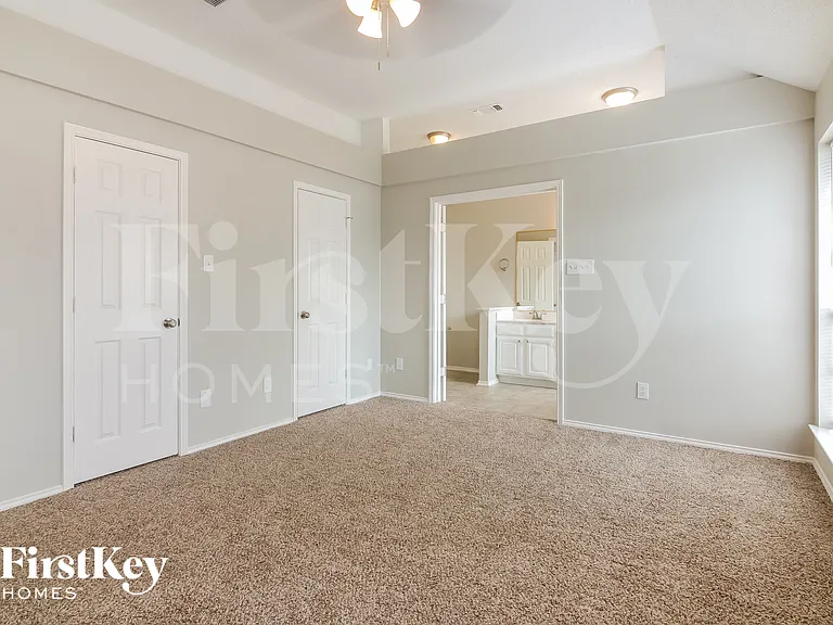 903 Hillwood Ct — Photo 7