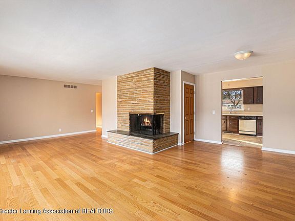 3rd image of 1626 Pepper Hill Dr