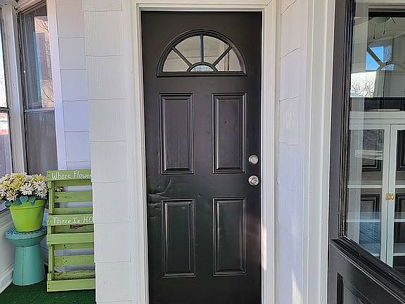 3rd image of 515 N White Ave