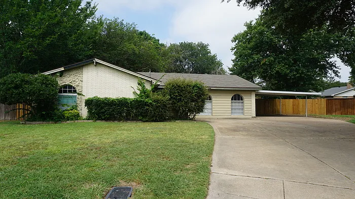 2308 Warwick Ct