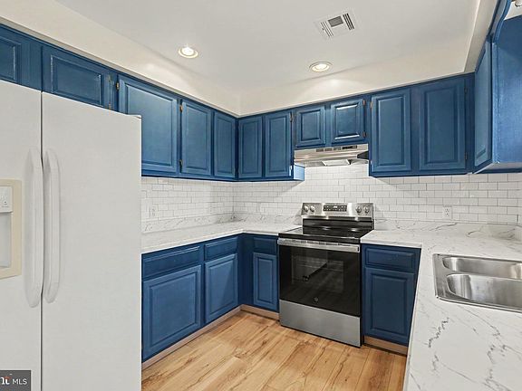 4th image of 403 S Union St